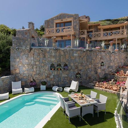 Felini Palace 阿齐亚·佩拉加 外观 照片